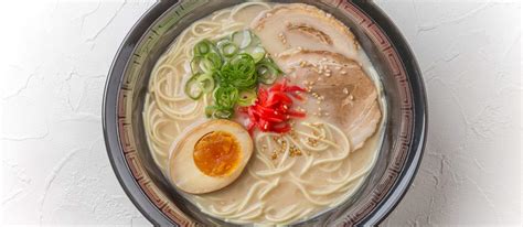  Hakata Ramen : Un bouillon réconfortant aux saveurs Umami explosives !